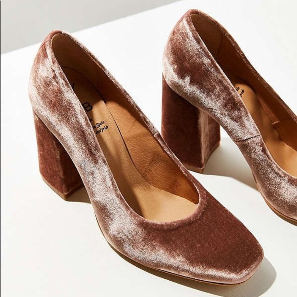 KMB velvet Arcilla heel NWB